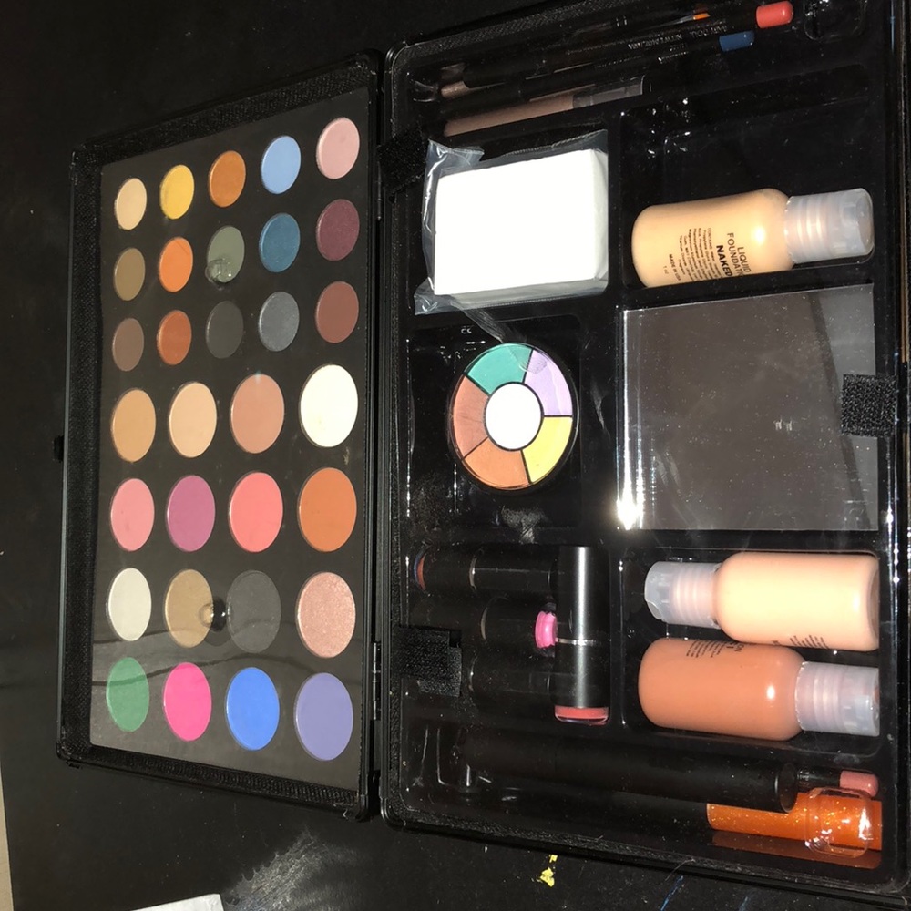studio make up set